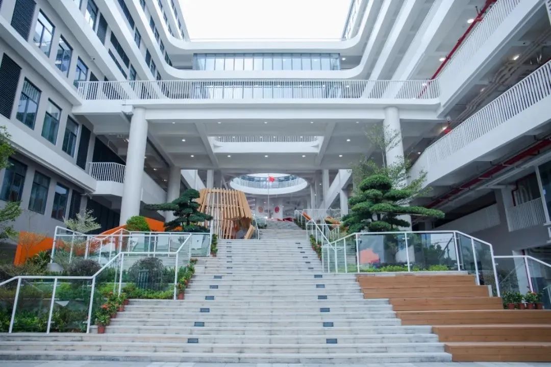 香港培侨书院龙华信义学校